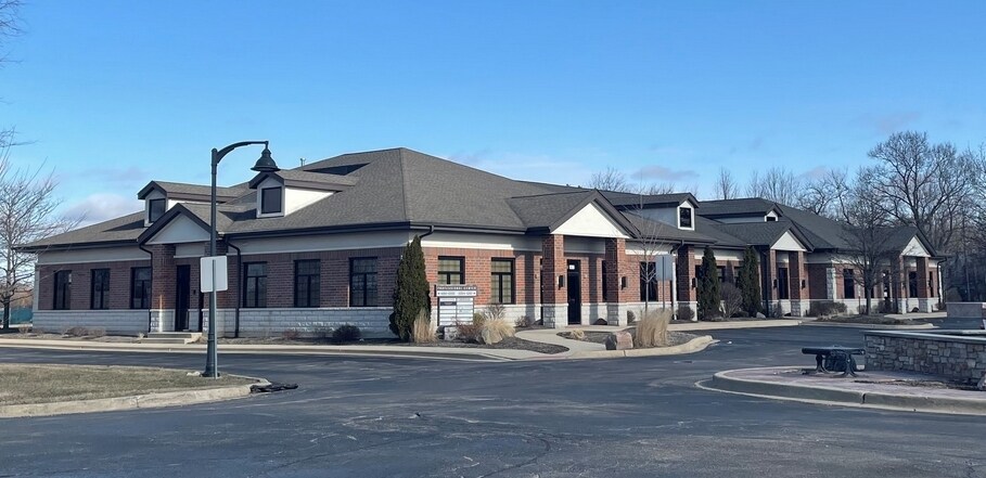 1196 E Algonquin Rd  