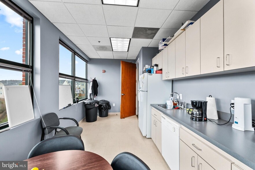 More Photos Of 9161 Liberia Ave, Manassas Medical For Sale