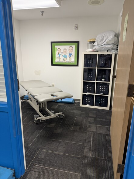 More Photos Of 411-511 N Wendover Rd, Charlotte Medical For Lease