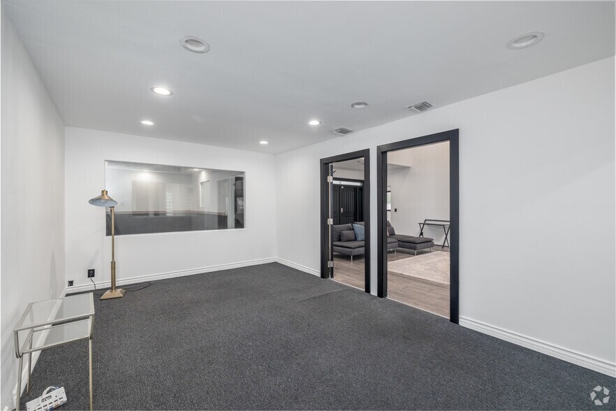 More Photos Of 1952 N Cahuenga Blvd, Los Angeles Movie Radio TVStudio For Lease