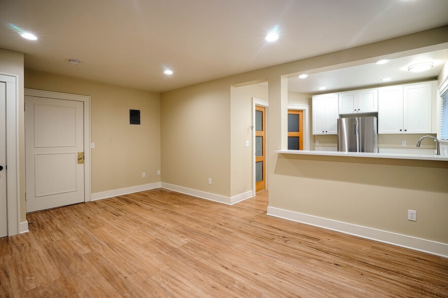 More Photos Of 416 Summit Ave E, Seattle Apartments For Sale