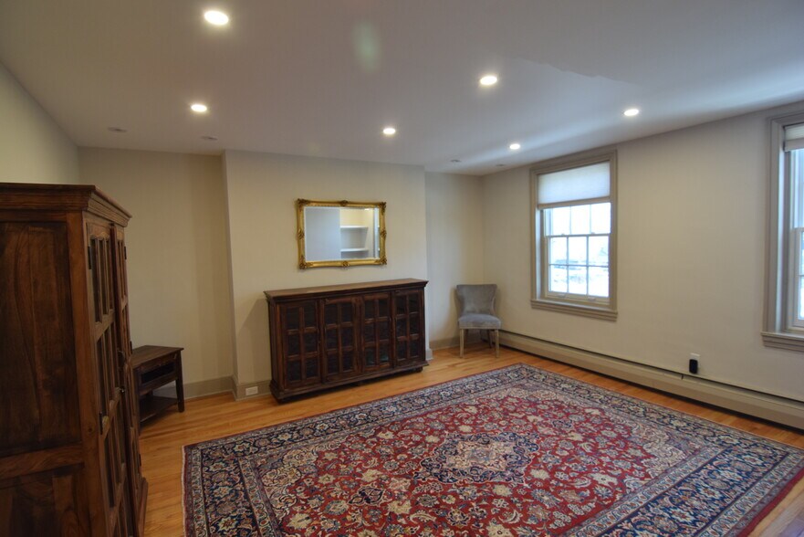 More Photos Of 68 E Court St, Doylestown Office For Lease