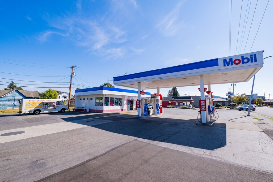 More Photos Of 2730 Meridian St, Bellingham Service Station For Sale
