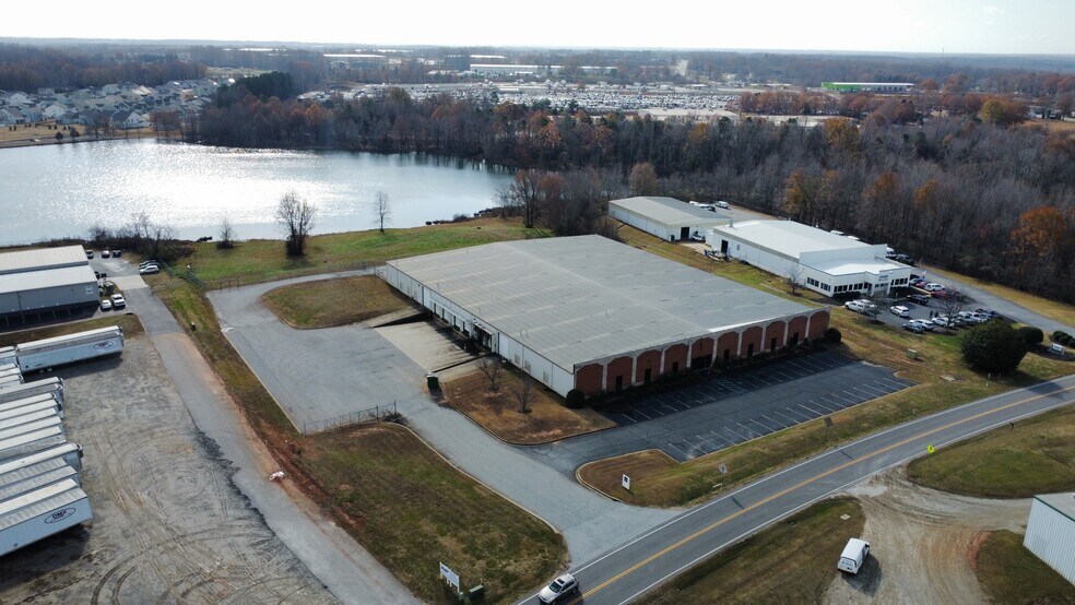 Primary Photo Of 925 Berry Shoals Rd, Duncan Warehouse For Lease