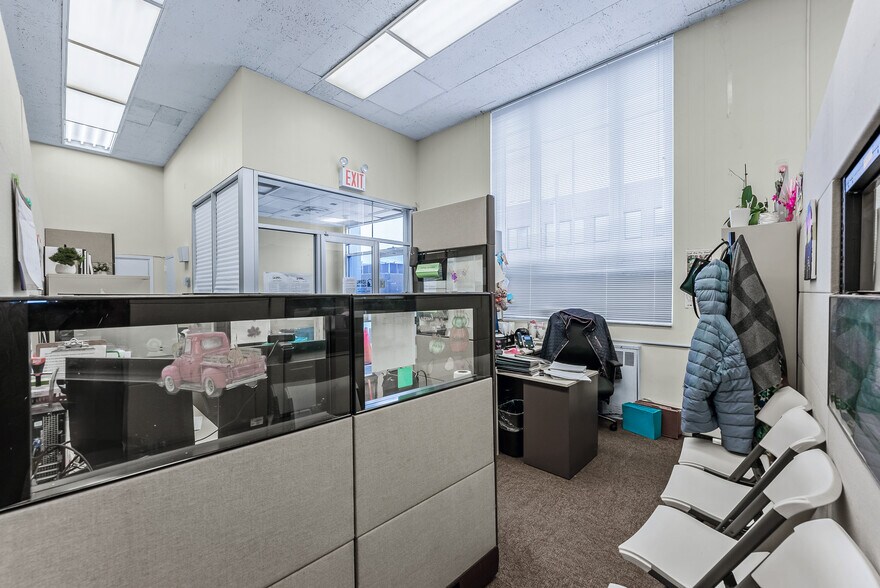 More Photos Of 166-170 Jericho Tpke, Floral Park Loft Creative Space For Lease