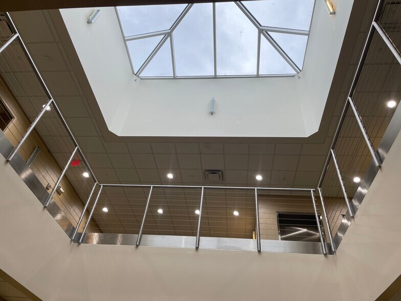 More Photos Of 6601 Westown Pky, West Des Moines Medical For Lease
