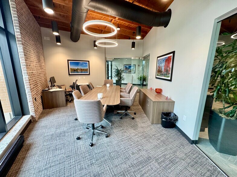 More Photos Of 222 E Park St, Edwardsville Office For Lease