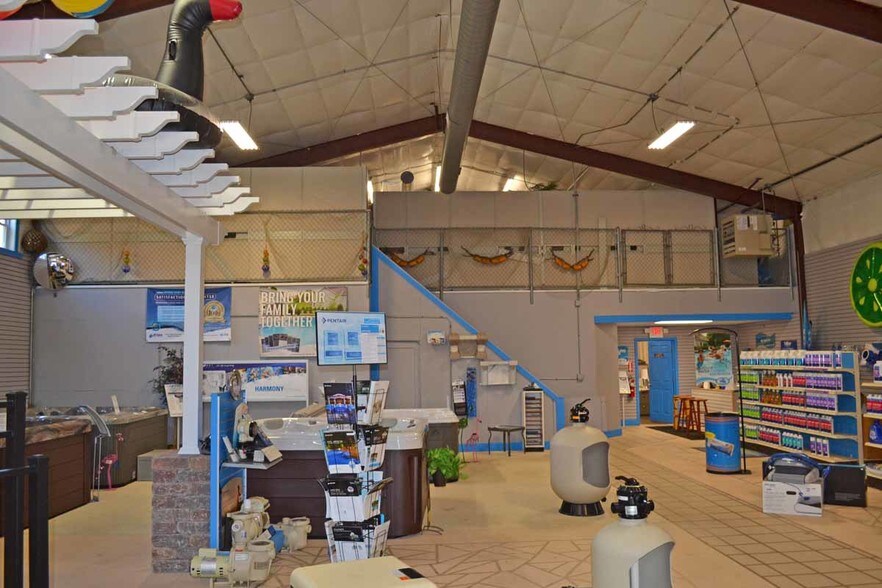 More Photos Of 2415 N Illinois St, Swansea Flex For Sale