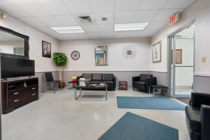 More Photos Of 20 S Main St, Manchester Freestanding For Lease