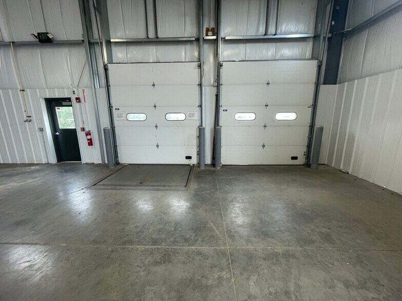 More Photos Of 380 Business Park Cir, Stoughton Warehouse For Lease