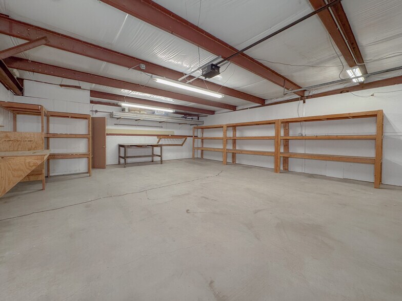 More Photos Of 210-212 N Pine St, Ponca City Light Distribution For Sale