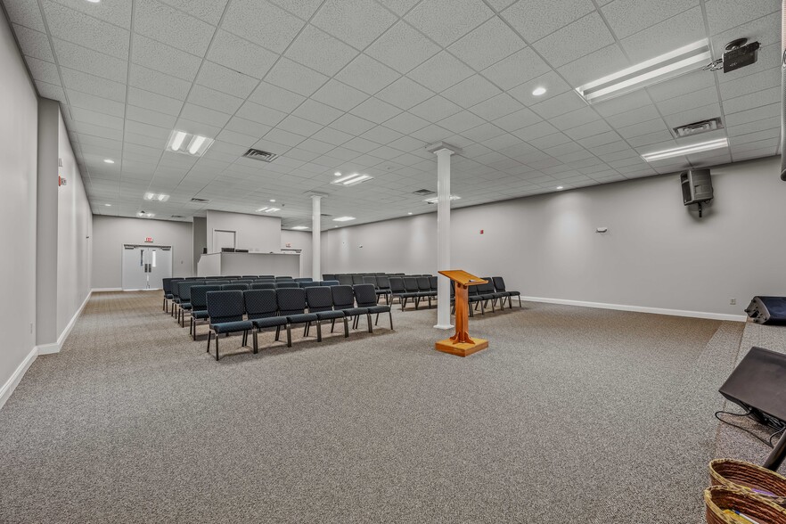 More Photos Of 11-13 N Potomac St, Hagerstown Storefront Retail Office For Lease