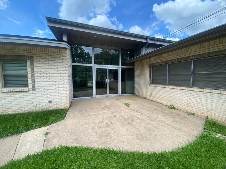 More Photos Of 333-335 Southfield Rd, Shreveport Freestanding For Lease