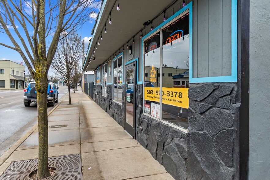 More Photos Of 208 N Molalla Ave, Molalla General Retail For Sale