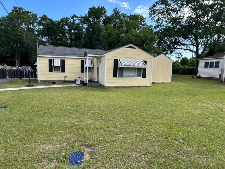 More Photos Of 3416 Seneca Ave, Aiken Flex For Sale