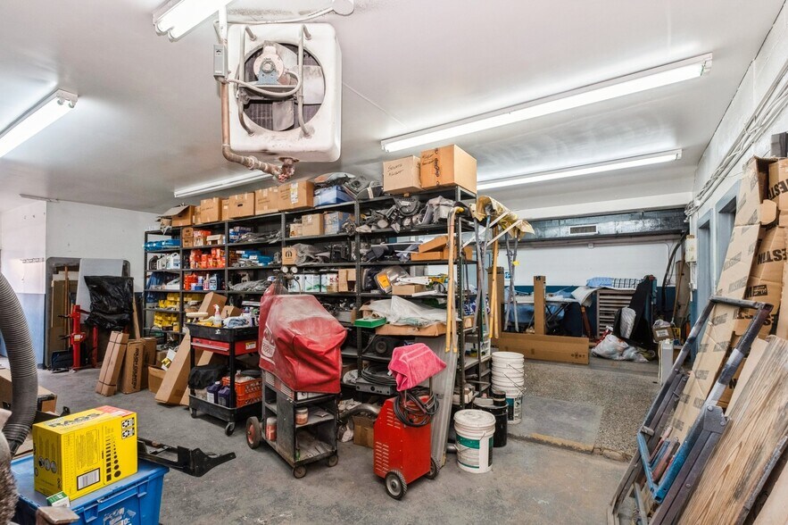 More Photos Of 2217 Farragut ave, Bristol Service For Sale