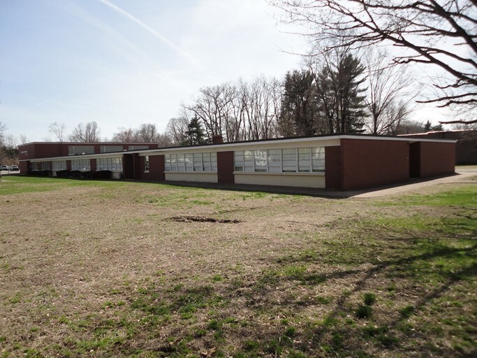 More Photos Of 3-21 Church St, East Hartford Schools For Lease