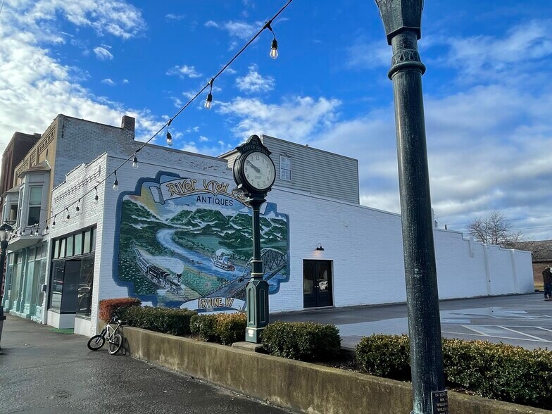 More Photos Of 211 Main St, Irvine Storefront For Sale