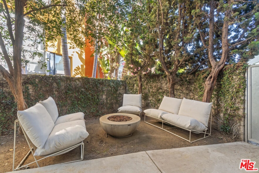 More Photos Of 2100 Abbot Kinney Blvd, Venice Office For Lease