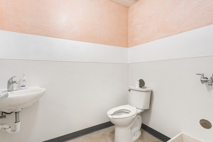 More Photos Of 78 Main St, Bisbee Restaurant For Sale