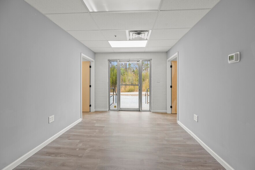 More Photos Of 420-422 South Road, High Point Manufacturing For Lease
