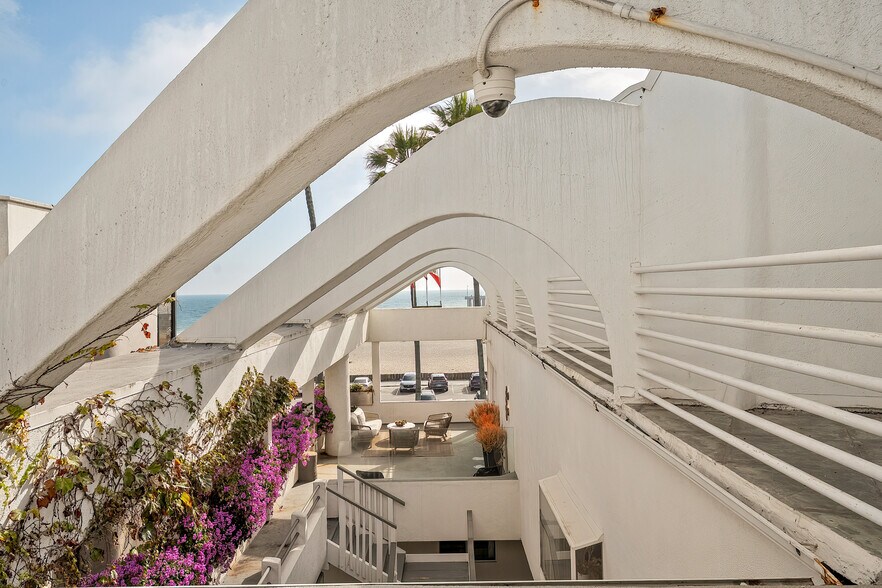 More Photos Of 3111 Ocean Front Walk, Marina Del Rey Apartments For Sale