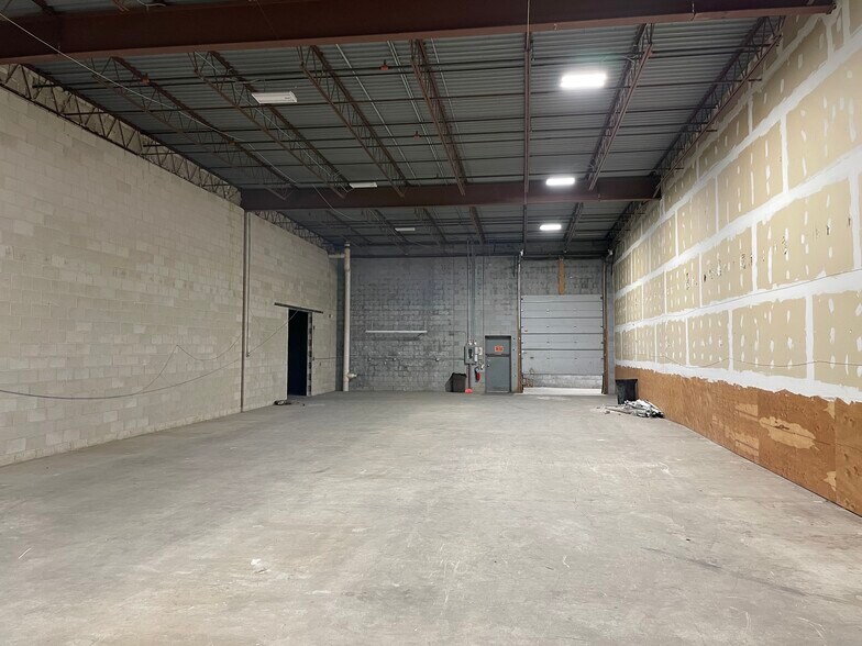 More Photos Of 9601-9615 Girard Ave S, Bloomington Flex For Sale