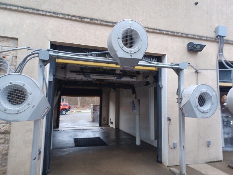 More Photos Of 1366 Wildwood Rd, Gibsonia Carwash For Sale