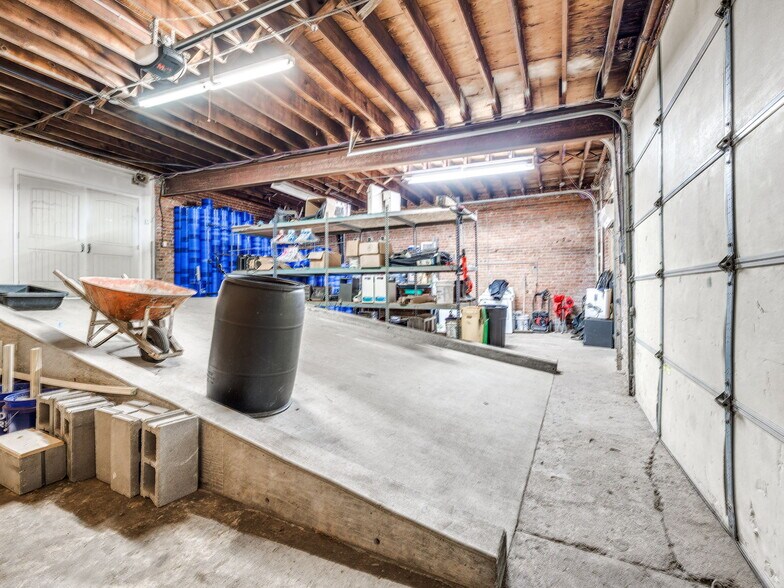 More Photos Of 212 W Main St, Shawnee Storefront Retail Office For Lease