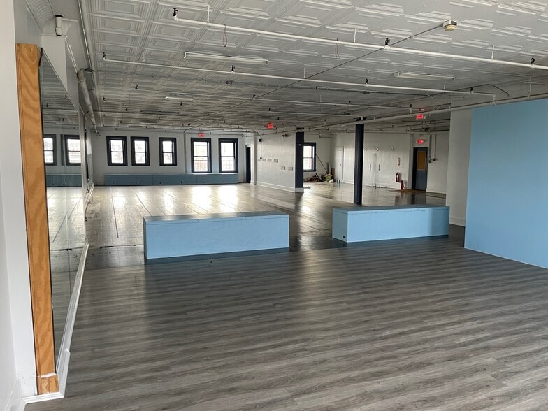 More Photos Of 17-23 N Main St, Port Chester Loft Creative Space For Lease