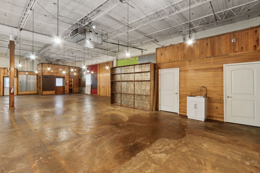 More Photos Of 30 Barber Rd, Macclenny Showroom For Sale