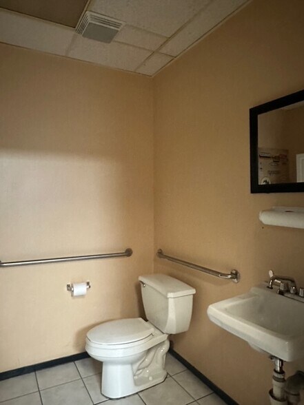 More Photos Of 7216 Ritchie Hwy, Glen Burnie Freestanding For Sale