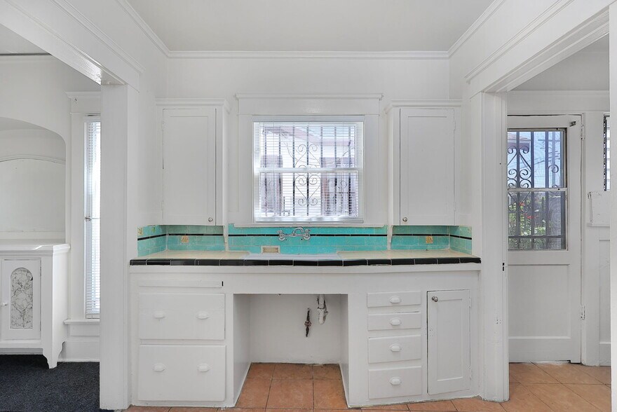 More Photos Of 1462 W 53rd St, Los Angeles Apartments For Sale