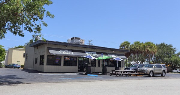 Primary Photo Of 3218 SE 6th Ave, Fort Lauderdale Restaurant For Lease