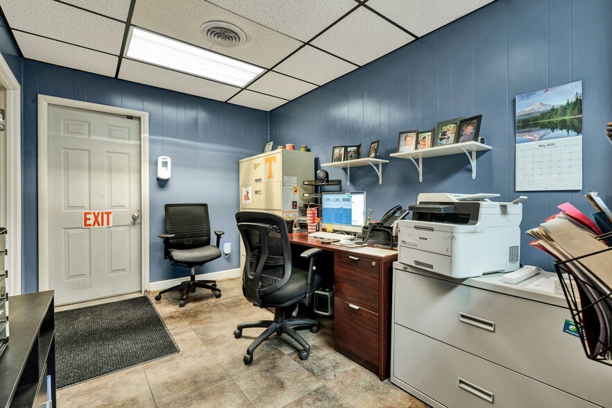 More Photos Of 2450 Riverside Drive, Chattanooga Warehouse For Sale