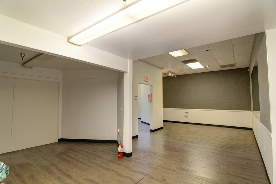 More Photos Of 4125 Market St, Ventura Light Manufacturing For Sale