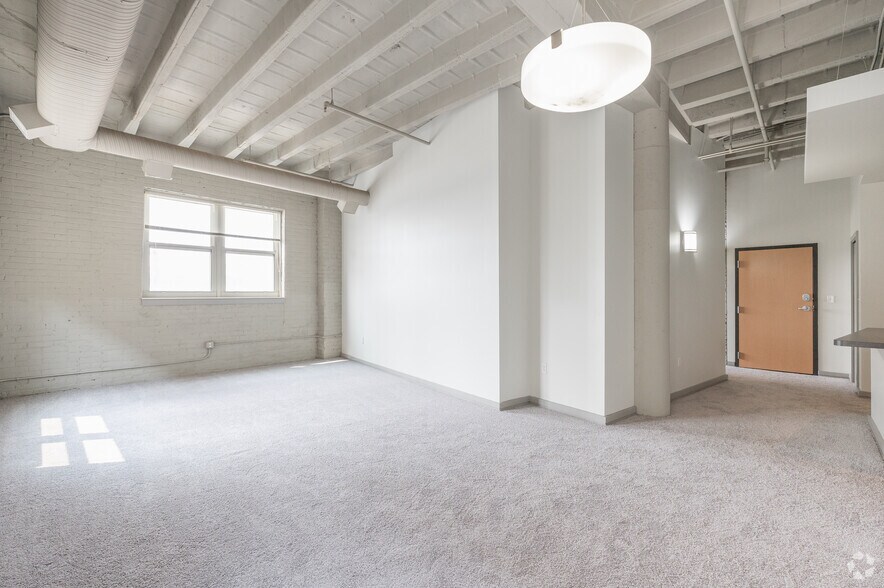 More Photos Of 2010-2020 Euclid Ave, Cleveland Apartments For Lease