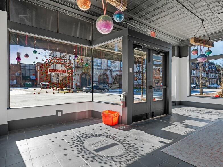 More Photos Of 14 Lodge St, Asheville Storefront Retail Office For Lease