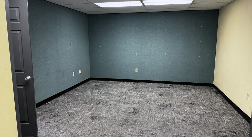 More Photos Of 3955-3979 Deep Rock Rd, Richmond Light Distribution For Lease