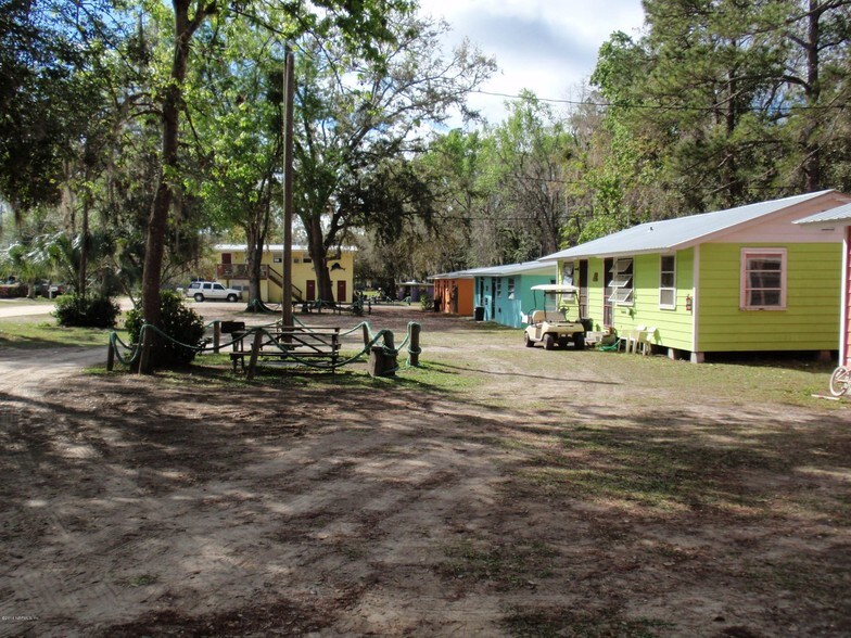 More Photos Of 217 Butler Dr, Satsuma Trailer Camper Park For Sale