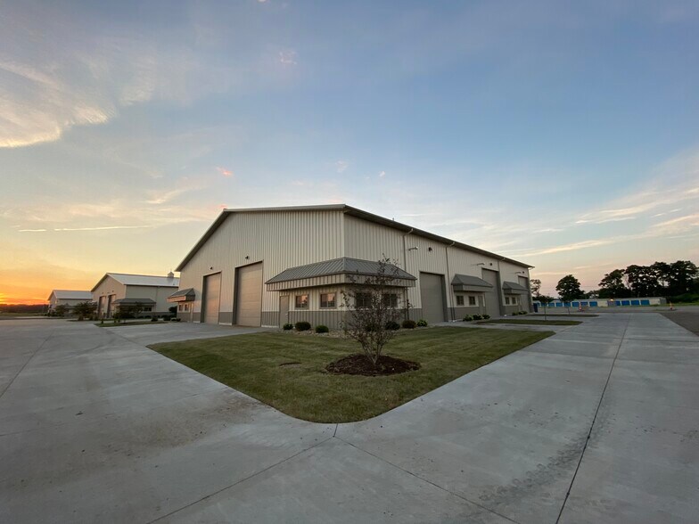 More Photos Of 100 Brakeshoe Ct, East Moline Warehouse For Lease