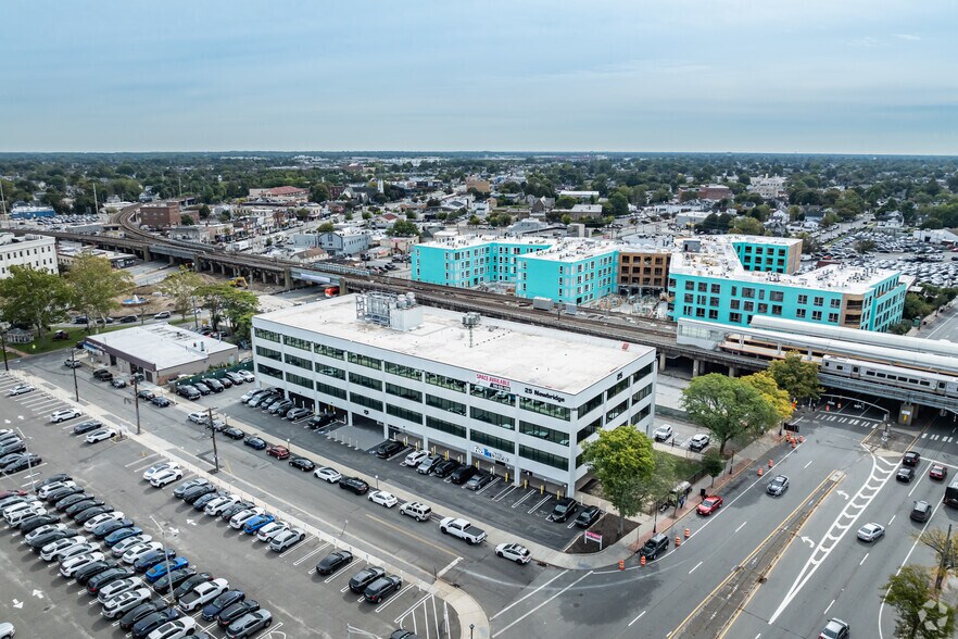 More Photos Of 25 Newbridge Rd, Hicksville Office For Lease