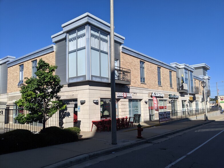 Primary Photo Of 2121 S Kinnickinnic Ave, Milwaukee General Retail For Lease
