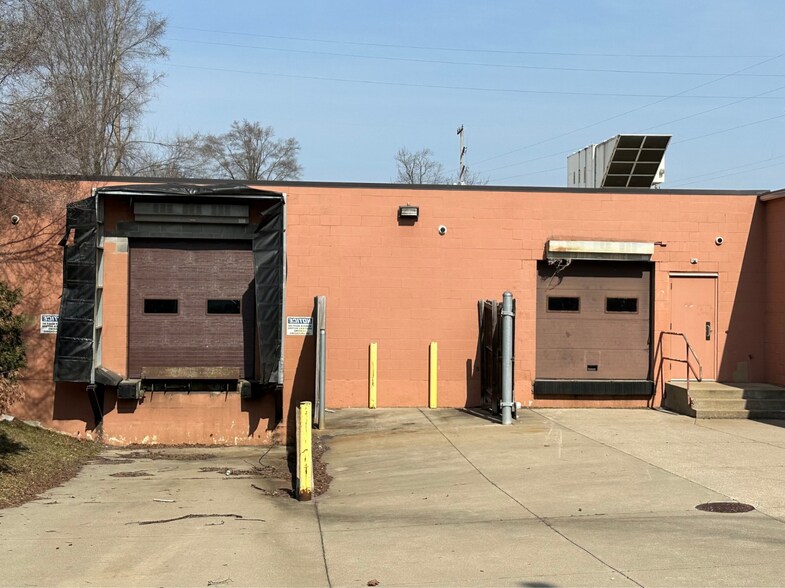 More Photos Of 1206 E Crosstown Pky, Kalamazoo Manufacturing For Lease