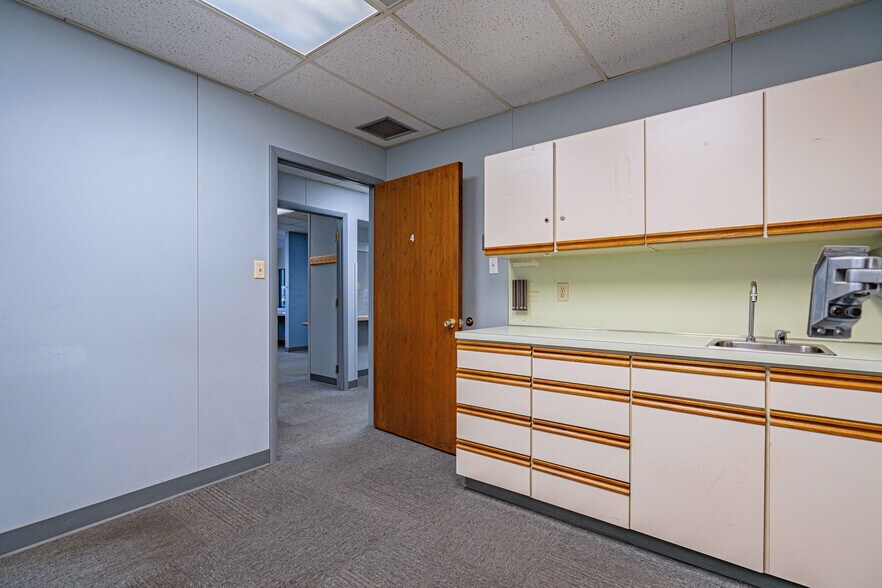 More Photos Of 2428 Walbert Ave, Allentown Flex For Lease