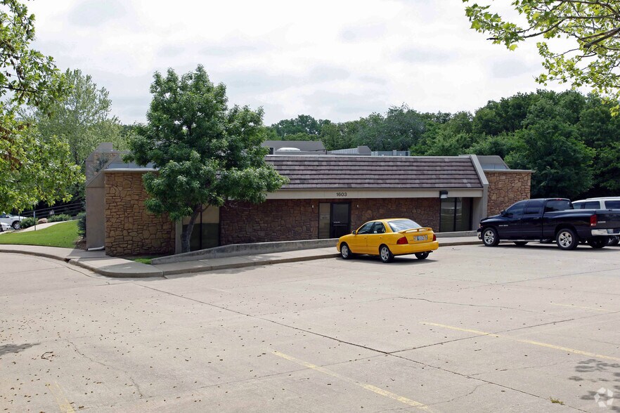 More Photos Of 1603 E 19th St, Edmond Coworking Space