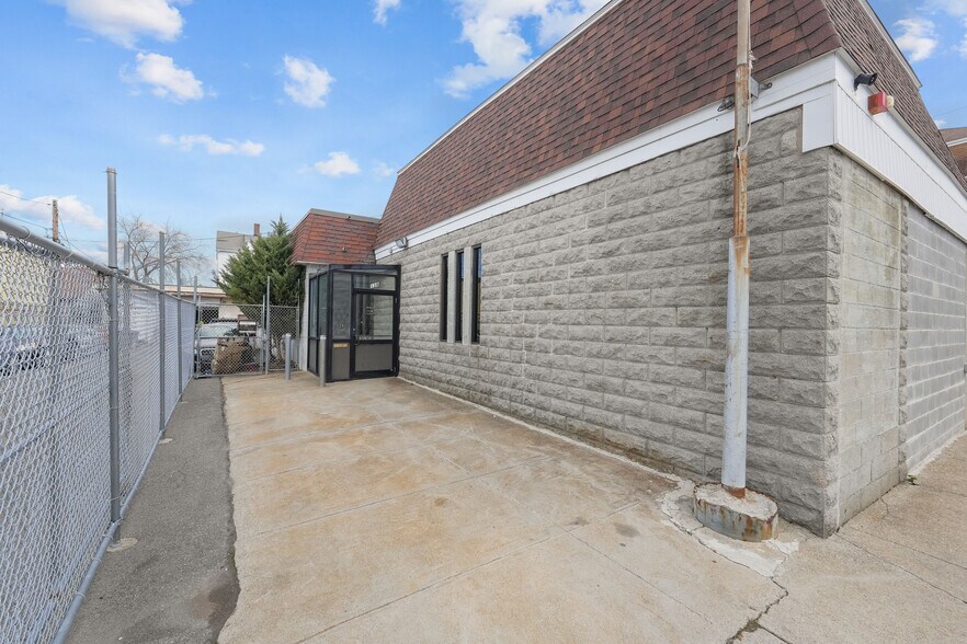 More Photos Of 138 Morgan St, Fall River Warehouse For Sale