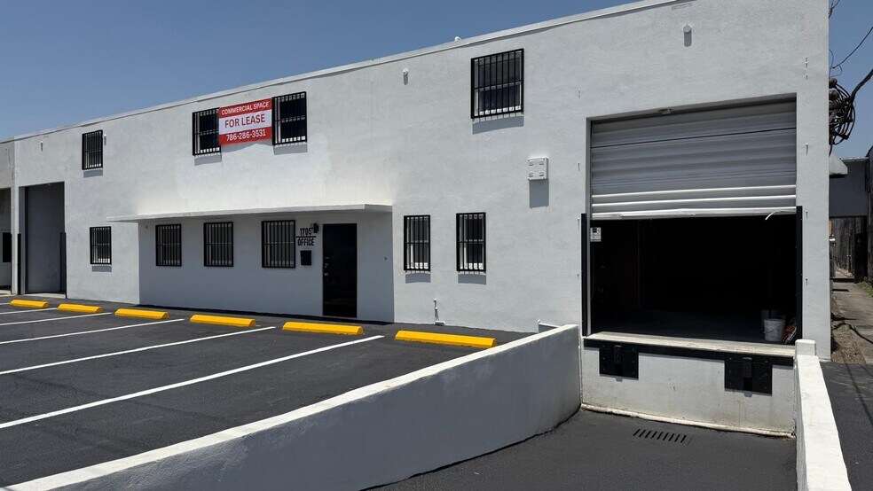 More Photos Of 1705-1707 W 32nd Pl, Hialeah Warehouse For Lease