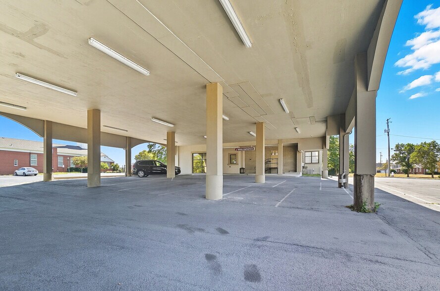 More Photos Of 916-920 W Market St, Lima Medical For Lease