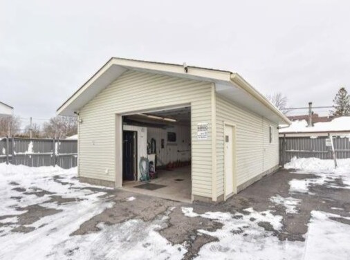 More Photos Of 77 High St, Georgina Auto Dealership For Lease